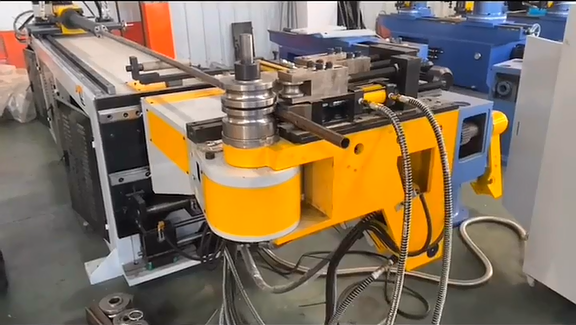 CNC4A-2S雙層模數(shù)控彎管機(jī)（雙層模數(shù)控彎管機(jī)帶沖孔及推彎功能彎曲視頻演示）